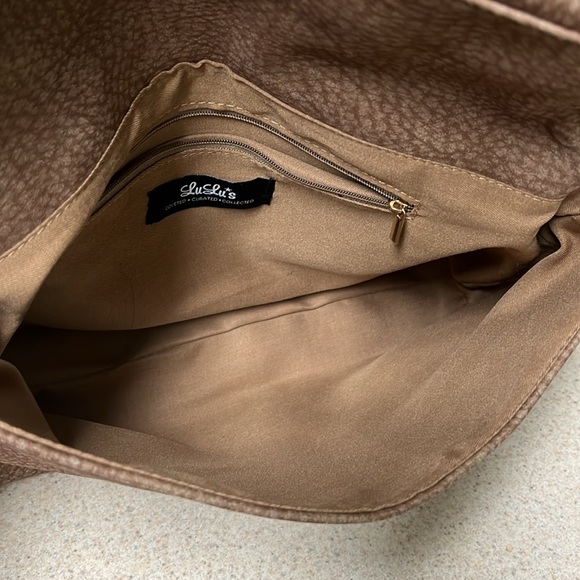 LuLu’s, Coveted, Curated, Collected, One Inside Pocket, Snap CloseCross Body Bag - Picture 4 of 9